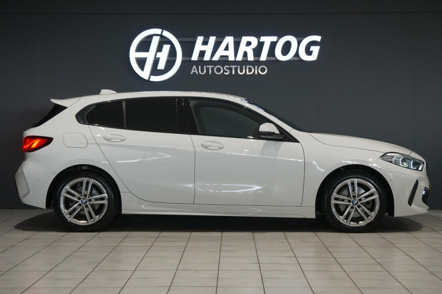 BMW 1-serie 118i M-Sport + KUIPSTOELEN / CAMERA / SFEERVERLICHTING