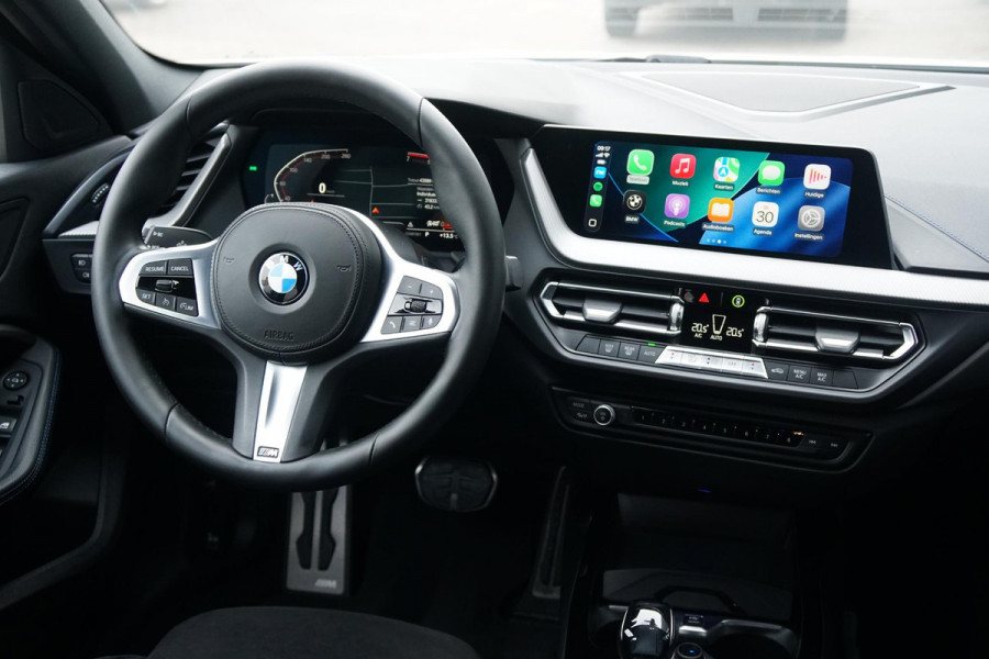 BMW 1-serie 118i M-Sport + KUIPSTOELEN / CAMERA / SFEERVERLICHTING