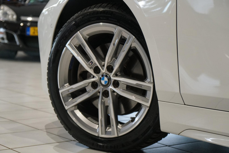 BMW 1-serie 118i M-Sport + KUIPSTOELEN / CAMERA / SFEERVERLICHTING