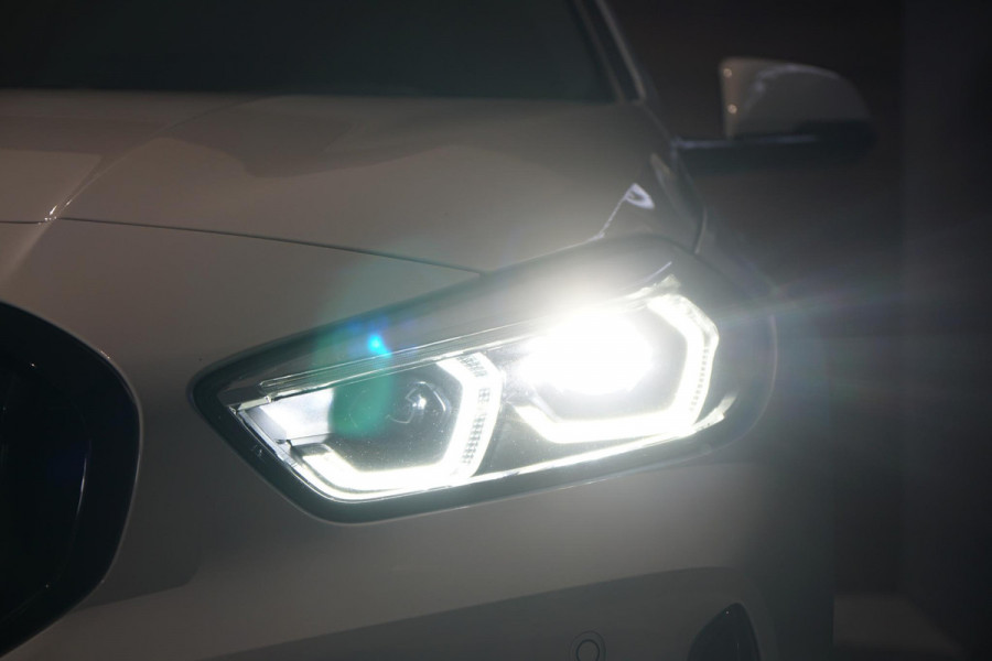 BMW 1-serie 118i M-Sport + KUIPSTOELEN / CAMERA / SFEERVERLICHTING