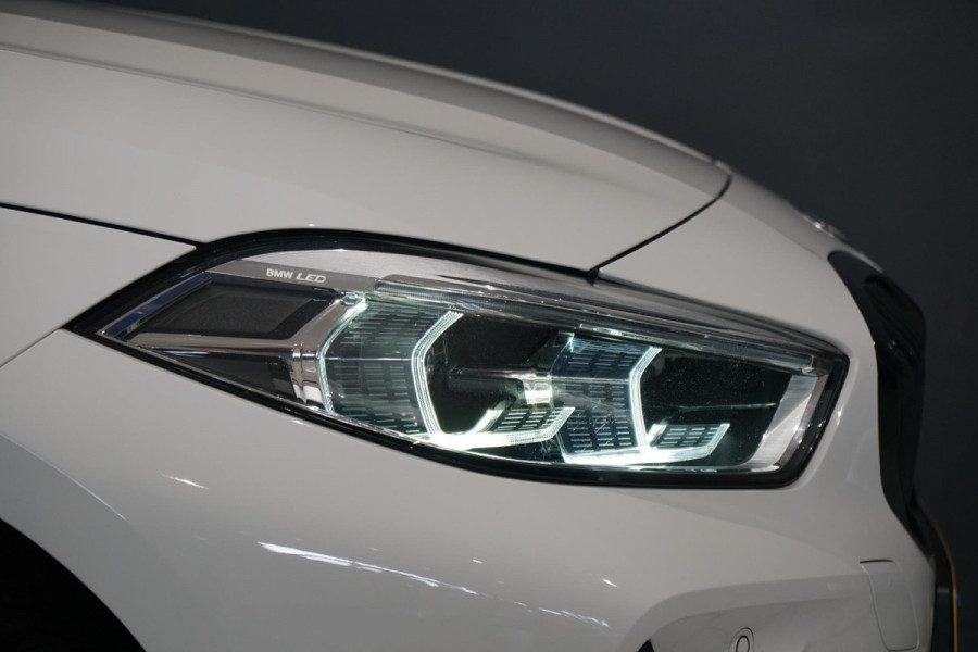 BMW 1-serie 118i M-Sport + KUIPSTOELEN / CAMERA / SFEERVERLICHTING