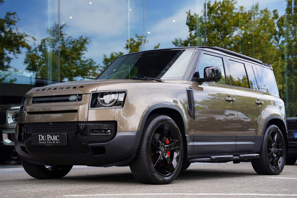 Land Rover Defender 110 P 400 E HSE Urban Spec 6 Persoons Panoramaroof Side Steps Land Rover Defender 110 P 400 E HSE Urban Spec 6 Persoons Panoramaroof Side Steps