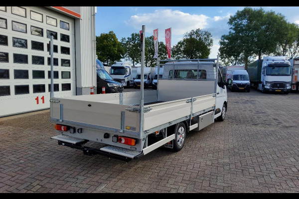 Renault Master E-TECH 87 KW FWD EL - INFRA OPEN LAADBAK 4.40 METER / TREKHAAK 2000 KG. - OPBOUW HARTOG-EST Renault Master E-TECH 87 KW FWD EL - INFRA OPEN LAADBAK 4.40 METER / TREKHAAK 2000 KG. - OPBOUW HARTOG-EST