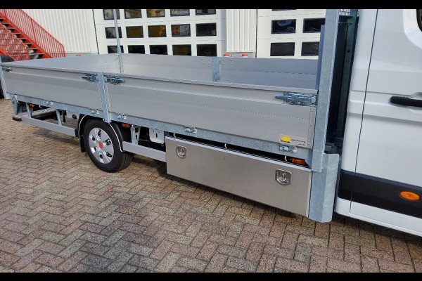 Renault Master E-TECH 87 KW FWD EL - INFRA OPEN LAADBAK 4.40 METER / TREKHAAK 2000 KG. - OPBOUW HARTOG-EST Renault Master E-TECH 87 KW FWD EL - INFRA OPEN LAADBAK 4.40 METER / TREKHAAK 2000 KG. - OPBOUW HARTOG-EST