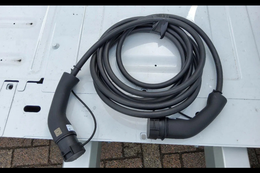 Renault Master E-TECH 87 KW FWD EL - INFRA OPEN LAADBAK 4.40 METER / TREKHAAK 2000 KG. - OPBOUW HARTOG-EST Renault Master E-TECH 87 KW FWD EL - INFRA OPEN LAADBAK 4.40 METER / TREKHAAK 2000 KG. - OPBOUW HARTOG-EST