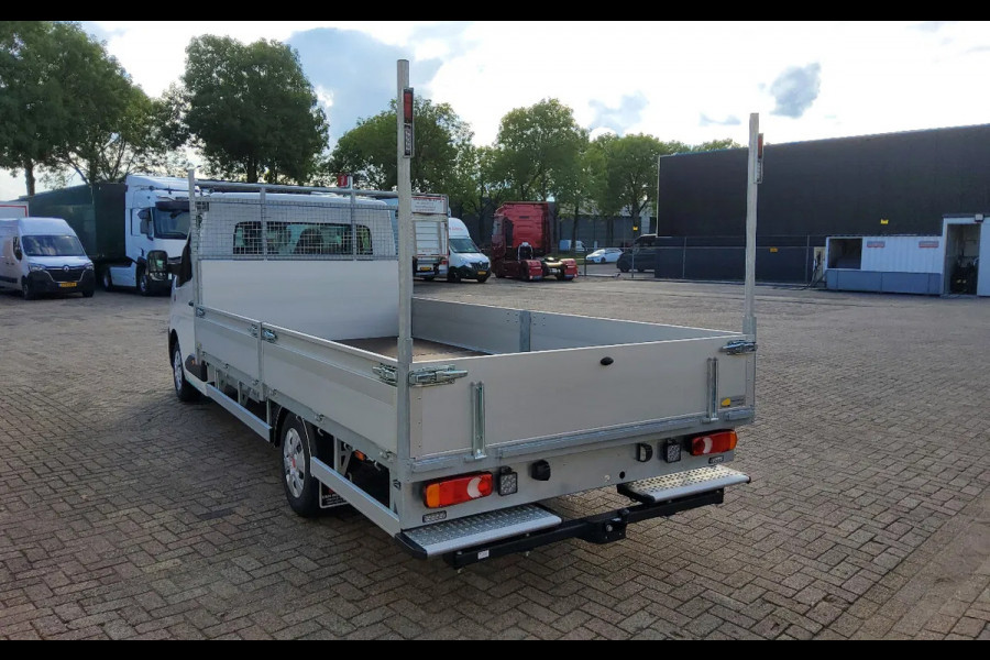 Renault Master E-TECH 87 KW FWD EL - INFRA OPEN LAADBAK 4.40 METER / TREKHAAK 2000 KG. - OPBOUW HARTOG-EST Renault Master E-TECH 87 KW FWD EL - INFRA OPEN LAADBAK 4.40 METER / TREKHAAK 2000 KG. - OPBOUW HARTOG-EST