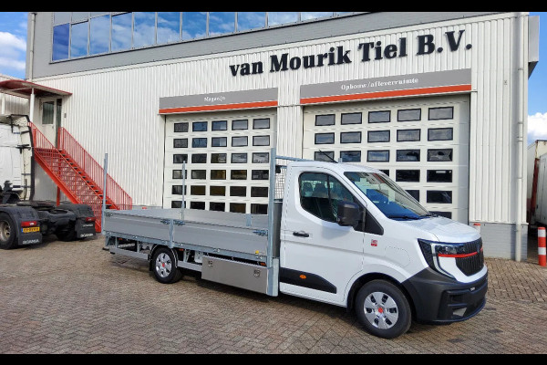 Renault Master E-TECH 87 KW FWD EL - INFRA OPEN LAADBAK 4.40 METER / TREKHAAK 2000 KG. - OPBOUW HARTOG-EST Renault Master E-TECH 87 KW FWD EL - INFRA OPEN LAADBAK 4.40 METER / TREKHAAK 2000 KG. - OPBOUW HARTOG-EST