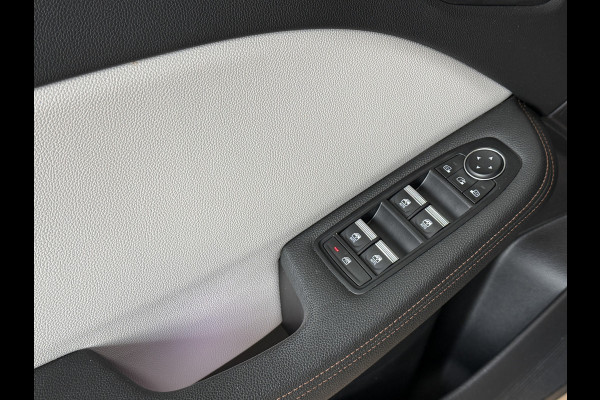 Renault Clio 1.6 E-Tech 140 Initiale Paris | Groot Navi | Leer | Bose | 360 | ACC | Blindspot | Volledig Dealer onderhouden!