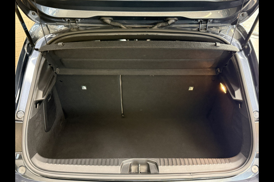 Renault Clio 1.6 E-Tech 140 Initiale Paris | Groot Navi | Leer | Bose | 360 | ACC | Blindspot | Volledig Dealer onderhouden!