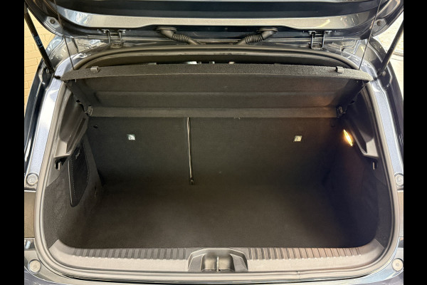 Renault Clio 1.6 E-Tech 140 Initiale Paris | Groot Navi | Leer | Bose | 360 | ACC | Blindspot | Volledig Dealer onderhouden!