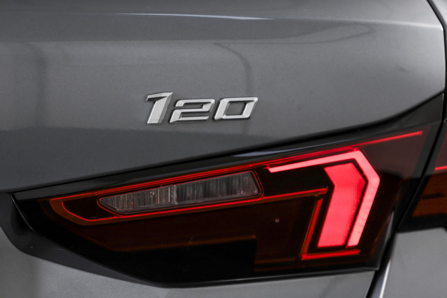 BMW 1-serie 120 M Sport | Innovation Pack | Premium Pack | S/K-Panodak | Dig. Cockpit | Adapt. Cruise | Stoel+-Stuurverw. | 360 Camera | NAV + App. Connect | Harman\Kardon | Head-Up | LM 19" | Afn. trekhaak | 1481 BMW 1-serie 120 M Sport | Innovation Pack | Premium Pack | S/K-Panodak | Dig. Cockpit | Adapt. Cruise | Stoel+-Stuurverw. | 360 Camera | NAV + App. Connect | Harman\Kardon | Head-Up | LM 19" | Afn. trekhaak | 1481