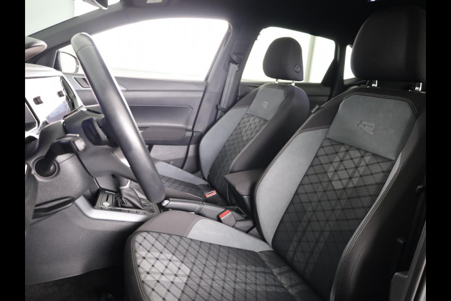 Volkswagen Polo 1.0 TSI R-Line 95 pk Automaat (DSG) | Verlengde garantie | Navigatie | Parkeersensoren | Achteruitrijcamera | Stoelverwarming | R-Line |