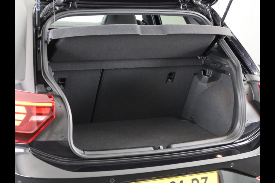 Volkswagen Polo 1.0 TSI R-Line 95 pk Automaat (DSG) | Verlengde garantie | Navigatie | Parkeersensoren | Achteruitrijcamera | Stoelverwarming | R-Line |