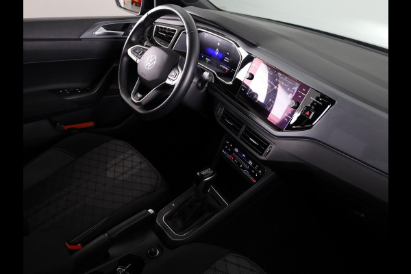 Volkswagen Polo 1.0 TSI R-Line 95 pk Automaat (DSG) | Verlengde garantie | Navigatie | Parkeersensoren | Achteruitrijcamera | Stoelverwarming | R-Line |