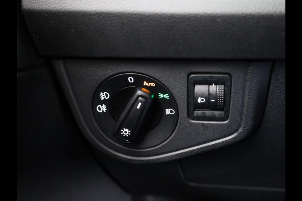 Volkswagen Polo 1.0 TSI R-Line 95 pk Automaat (DSG) | Verlengde garantie | Navigatie | Parkeersensoren | Achteruitrijcamera | Stoelverwarming | R-Line |