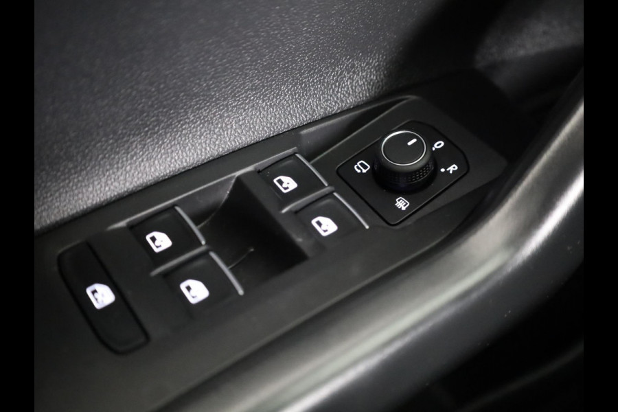 Volkswagen Polo 1.0 TSI R-Line 95 pk Automaat (DSG) | Verlengde garantie | Navigatie | Parkeersensoren | Achteruitrijcamera | Stoelverwarming | R-Line |