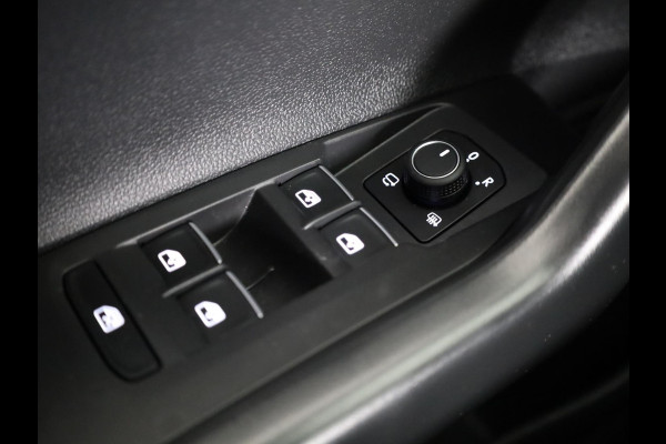 Volkswagen Polo 1.0 TSI R-Line 95 pk Automaat (DSG) | Verlengde garantie | Navigatie | Parkeersensoren | Achteruitrijcamera | Stoelverwarming | R-Line |