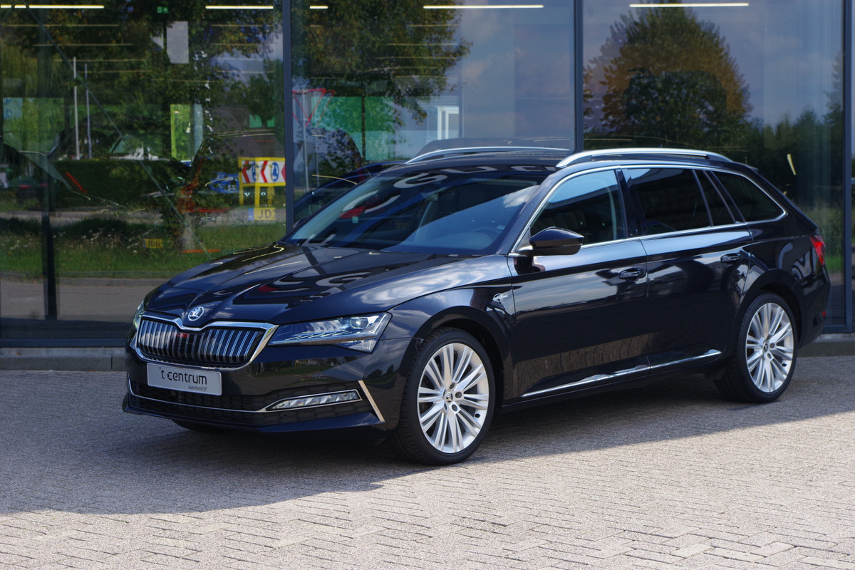 Škoda Superb Combi 1.4 TSI iV Laurin & Klement 218 PK PHEV, Leder, Trekhaak, Memory, Canton Sound, 4 x Stoelverwarming, Camera Škoda Superb Combi 1.4 TSI iV Laurin & Klement 218 PK PHEV, Leder, Trekhaak, Memory, Canton Sound, 4 x Stoelverwarming, Camera
