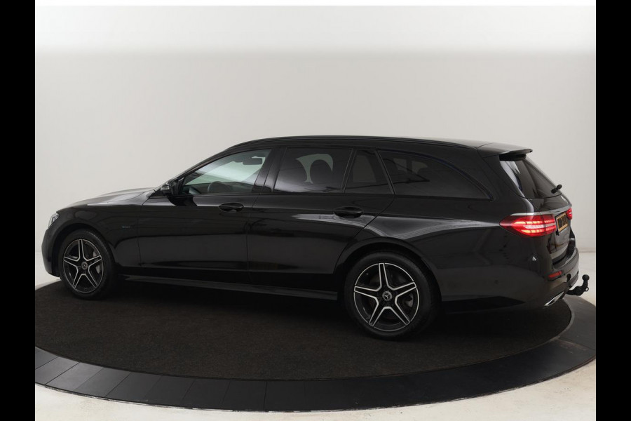 Mercedes-Benz E-Klasse 300de 4Matic AMG Night | Panoramadak | Trekhaak | Stoelverwarming | 360 camera | Adaptive cruise | Leder/Alcantara | Burmeseter | Matrix LED | Navigatie