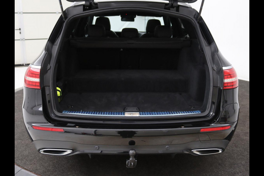 Mercedes-Benz E-Klasse 300de 4Matic AMG Night | Panoramadak | Trekhaak | Stoelverwarming | 360 camera | Adaptive cruise | Leder/Alcantara | Burmeseter | Matrix LED | Navigatie