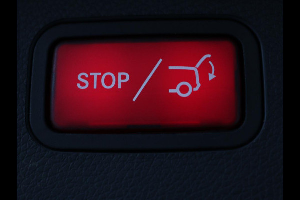 Mercedes-Benz E-Klasse 300de 4Matic AMG Night | Panoramadak | Trekhaak | Stoelverwarming | 360 camera | Adaptive cruise | Leder/Alcantara | Burmeseter | Matrix LED | Navigatie