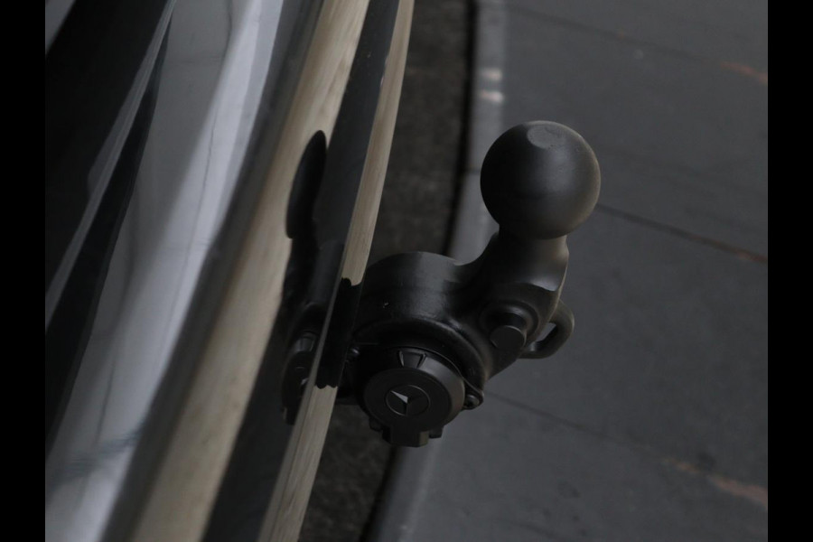 Mercedes-Benz E-Klasse 300de 4Matic AMG Night | Panoramadak | Trekhaak | Stoelverwarming | 360 camera | Adaptive cruise | Leder/Alcantara | Burmeseter | Matrix LED | Navigatie