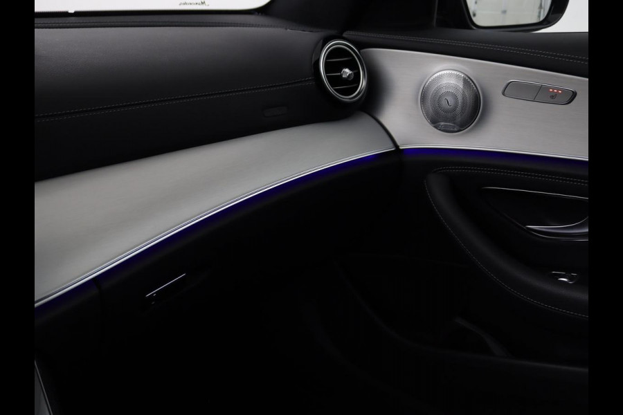 Mercedes-Benz E-Klasse 300de 4Matic AMG Night | Panoramadak | Trekhaak | Stoelverwarming | 360 camera | Adaptive cruise | Leder/Alcantara | Burmeseter | Matrix LED | Navigatie