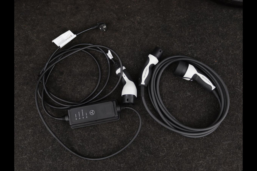 Mercedes-Benz E-Klasse 300de 4Matic AMG Night | Panoramadak | Trekhaak | Stoelverwarming | 360 camera | Adaptive cruise | Leder/Alcantara | Burmeseter | Matrix LED | Navigatie