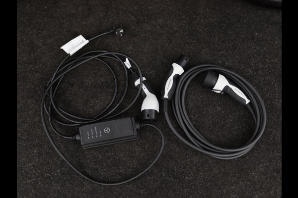 Mercedes-Benz E-Klasse 300de 4Matic AMG Night | Panoramadak | Trekhaak | Stoelverwarming | 360 camera | Adaptive cruise | Leder/Alcantara | Burmeseter | Matrix LED | Navigatie