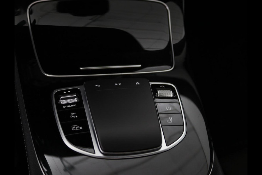 Mercedes-Benz E-Klasse 300de 4Matic AMG Night | Panoramadak | Trekhaak | Stoelverwarming | 360 camera | Adaptive cruise | Leder/Alcantara | Burmeseter | Matrix LED | Navigatie