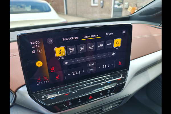 Volkswagen ID.4 Pro Max 77kWh Ergo-Active Elek. Stoelen Memory Leer/Alcantara Trekhaak Warmtepomp Panoramadak Head-Up 360°Camera Apple Carplay A Adap.Cruise Elek.Achterklep Stoel+Stuurverwarming DAB Keyless Advanced 1e Eigenaar Origineel Nederlandse Auto Zeer Compleet!