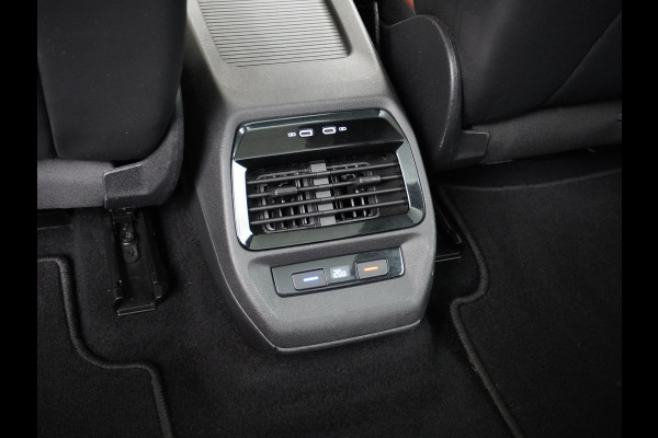 Volkswagen ID.4 Pro Max 77kWh Ergo-Active Elek. Stoelen Memory Leer/Alcantara Trekhaak Warmtepomp Panoramadak Head-Up 360°Camera Apple Carplay A Adap.Cruise Elek.Achterklep Stoel+Stuurverwarming DAB Keyless Advanced 1e Eigenaar Origineel Nederlandse Auto Zeer Compleet!
