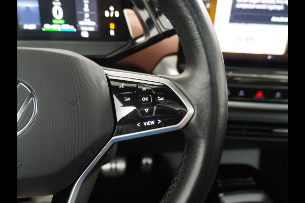 Volkswagen ID.4 Pro Max 77kWh Ergo-Active Elek. Stoelen Memory Leer/Alcantara Trekhaak Warmtepomp Panoramadak Head-Up 360°Camera Apple Carplay A Adap.Cruise Elek.Achterklep Stoel+Stuurverwarming DAB Keyless Advanced 1e Eigenaar Origineel Nederlandse Auto Zeer Compleet!