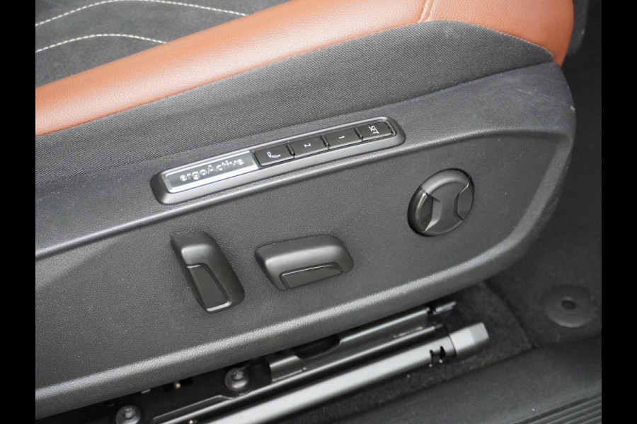 Volkswagen ID.4 Pro Max 77kWh Ergo-Active Elek. Stoelen Memory Leer/Alcantara Trekhaak Warmtepomp Panoramadak Head-Up 360°Camera Apple Carplay A Adap.Cruise Elek.Achterklep Stoel+Stuurverwarming DAB Keyless Advanced 1e Eigenaar Origineel Nederlandse Auto Zeer Compleet!