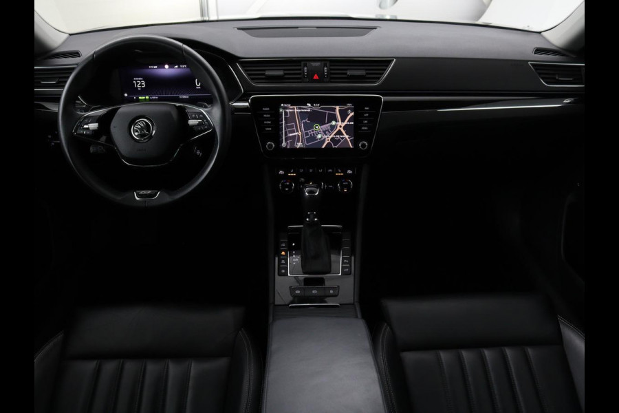 Škoda Superb 1.4 TSI iV Laurin & Klement | Panoramadak | Leder | Adaptive cruise | Canton Sound | Stoelverwarming | Standkachel | Carplay | Camera | Full LED | Memory