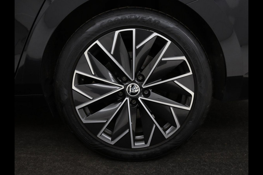 Škoda Superb 1.4 TSI iV Laurin & Klement | Panoramadak | Leder | Adaptive cruise | Canton Sound | Stoelverwarming | Standkachel | Carplay | Camera | Full LED | Memory