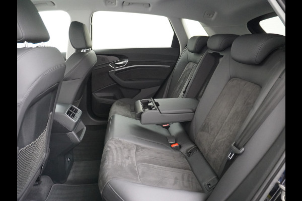 Audi e-tron 55 Quattro 95kWh 408PK Trekhaak Leder/Alcantara-Sportstoel Panoramadak Adap.Cruise Navi Ecc Stoelverwarming Business Edition Plus Luchtvering Memory Lmv Elek.Achterklep Privacy Glas Keyless 1e Eigenaar 1.800KG Trekgewicht Zeer compleet!