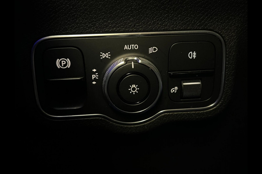 Mercedes-Benz GLB-Klasse 200 / AMG / NL-auto / BTW / Pano / Memory
