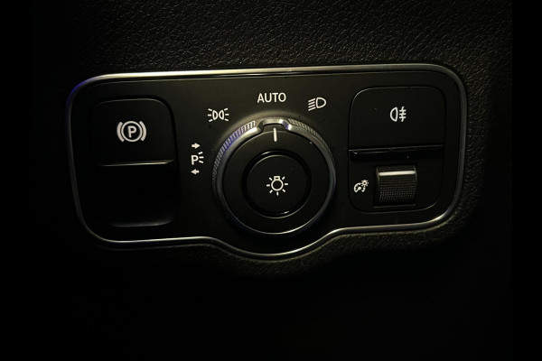 Mercedes-Benz GLB-Klasse 200 / AMG / NL-auto / BTW / Pano / Memory