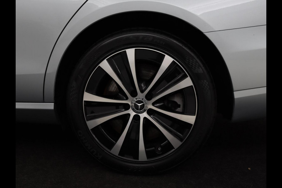 Mercedes-Benz E-Klasse 300de Avantgarde | Schuifdak | Stoelverwarming | Carplay | Sfeerverlichting | Trekhaak | 360 camera | Navigatie | Full LED Mercedes-Benz E-Klasse 300de Avantgarde | Schuifdak | Stoelverwarming | Carplay | Sfeerverlichting | Trekhaak | 360 camera | Navigatie | Full LED