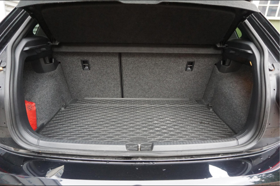 Volkswagen Polo 2.0 TSI GTI | PANO | Adaptive + Lane | Beats | Leer | Apple | 18inch | Keyless | VW Dealer onderhouden