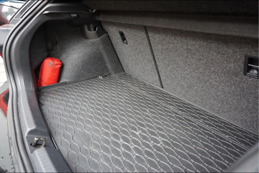 Volkswagen Polo 2.0 TSI GTI | PANO | Adaptive + Lane | Beats | Leer | Apple | 18inch | Keyless | VW Dealer onderhouden