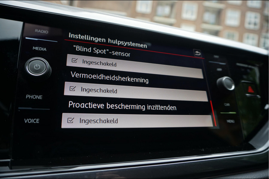 Volkswagen Polo 2.0 TSI GTI | PANO | Adaptive + Lane | Beats | Leer | Apple | 18inch | Keyless | VW Dealer onderhouden