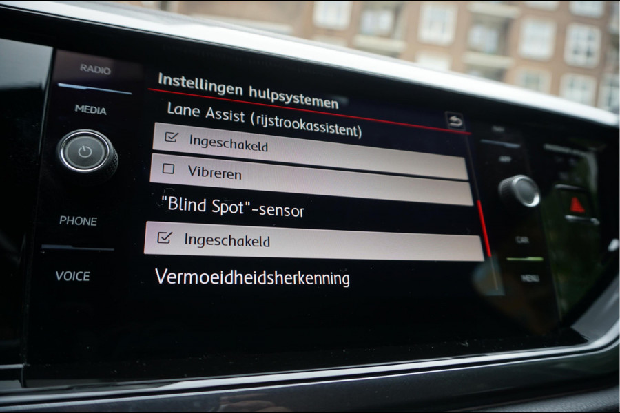 Volkswagen Polo 2.0 TSI GTI | PANO | Adaptive + Lane | Beats | Leer | Apple | 18inch | Keyless | VW Dealer onderhouden