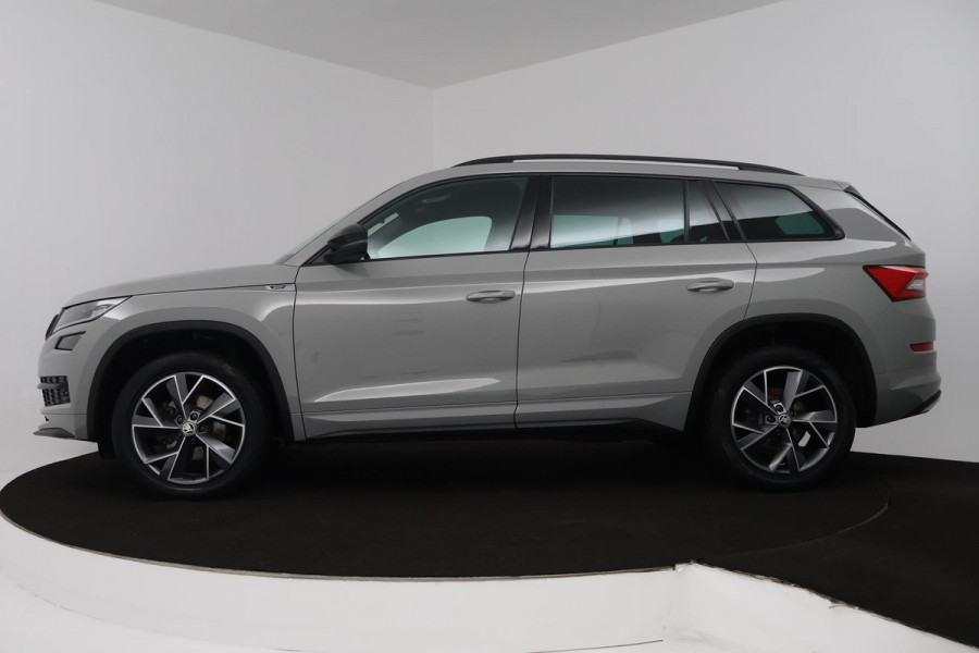 Škoda Kodiaq 1.5 TSI Sportline Business (TREKHAAK, DIGITALE COCKPIT, STOEL/STUUR VERWARMING, CAMERA, ELEKTR STOELEN, SFEER)