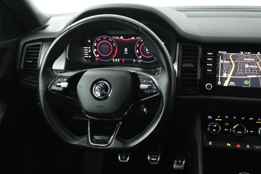 Škoda Kodiaq 1.5 TSI Sportline Business (TREKHAAK, DIGITALE COCKPIT, STOEL/STUUR VERWARMING, CAMERA, ELEKTR STOELEN, SFEER)