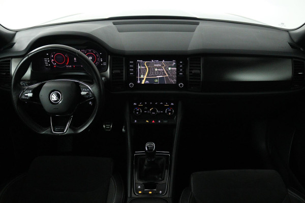 Škoda Kodiaq 1.5 TSI Sportline Business (TREKHAAK, DIGITALE COCKPIT, STOEL/STUUR VERWARMING, CAMERA, ELEKTR STOELEN, SFEER)