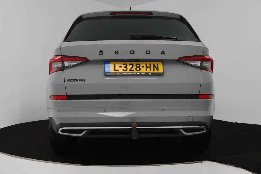 Škoda Kodiaq 1.5 TSI Sportline Business (TREKHAAK, DIGITALE COCKPIT, STOEL/STUUR VERWARMING, CAMERA, ELEKTR STOELEN, SFEER)