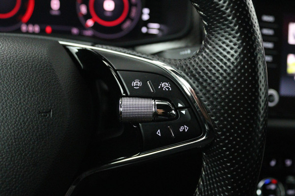 Škoda Kodiaq 1.5 TSI Sportline Business (TREKHAAK, DIGITALE COCKPIT, STOEL/STUUR VERWARMING, CAMERA, ELEKTR STOELEN, SFEER)