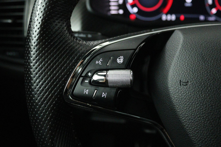 Škoda Kodiaq 1.5 TSI Sportline Business (TREKHAAK, DIGITALE COCKPIT, STOEL/STUUR VERWARMING, CAMERA, ELEKTR STOELEN, SFEER)